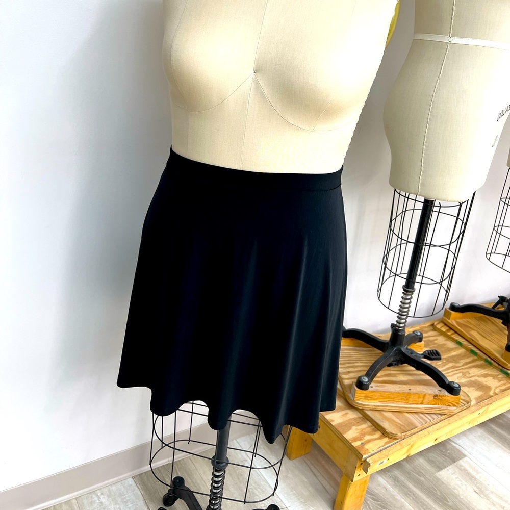 Black pull-on skirt 1X